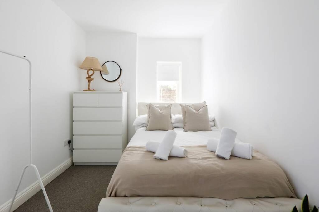 2 Bedrooms Close To The Beach With Garden And Own Entrance ! Brighton Exterior photo